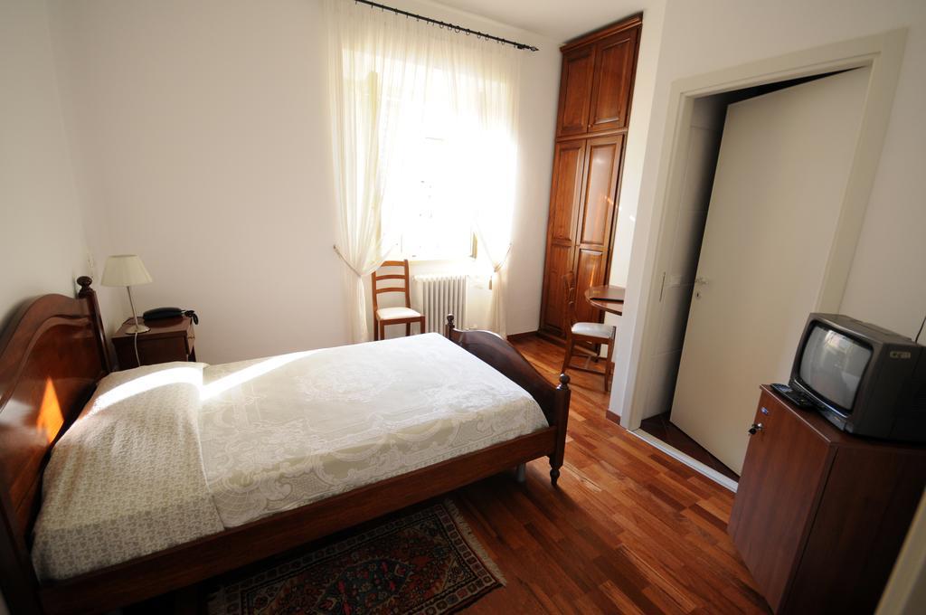 Guest House Domus ウルビーノ エクステリア 写真